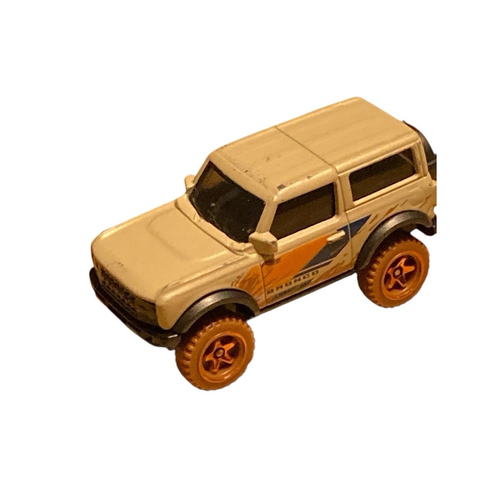 Hot Wheels‎ 2020 Boulevard '21 Ford Bronco Beige/Black